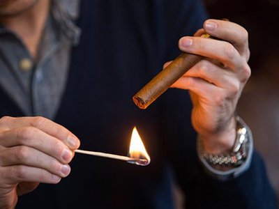 Cách thưởng thức cigar độc đáo cho người mới chơi