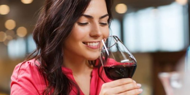 Rượu vang bắt nguồn từ đâu?