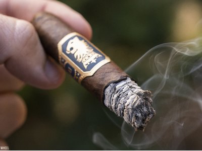 Reviews đánh giá UNDERCROWN MADURO CORONA PEQUEÑA