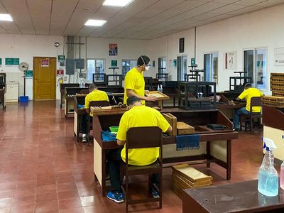 Các nhà máy xì gà trên khắp thế giới mở cửa trở lại sau khi kết thúc đại dịch