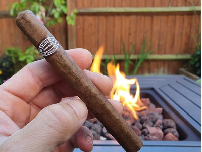 xì gà giá rẻ, thế nào là xì gà giá rẻ ? địa chỉ mua xì gà giá rẻ tại hà nội , sài gòn , đà nẵng