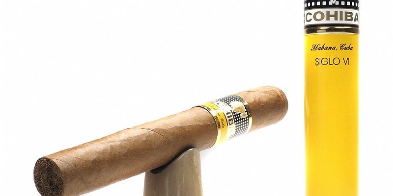 Siglo 6 hộp 10 điếu thuộc dòng xì gà đắt đỏ nhất Cuba