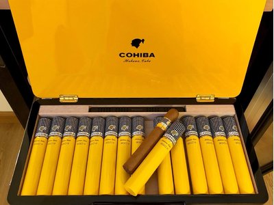 Có gì trong hộp xì gà sản xuất bằng tay Siglo 6 hộp 15 điếu?