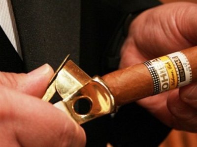 Hướng dẫn hút xì gà đúng cách để trở thành một tay sành sỏi