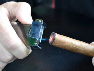 Cách châm lửa xì gà - Bật mí từ Chơi Xì Gà