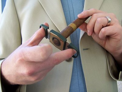 Có cần phải cắt xì gà để hút?