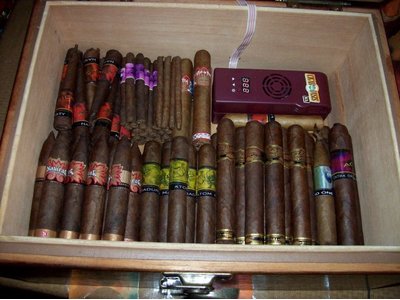 Hộp giữ ẩm xì gà Humidor