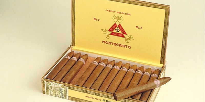 Nên mua xì gà Montecristo No 2 hay Montecristo No 4
