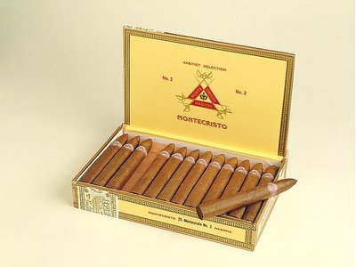 Nên mua xì gà Montecristo No 2 hay Montecristo No 4
