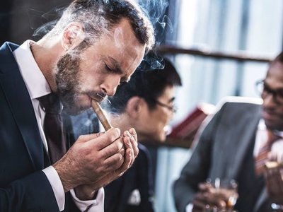 10 Điều Mọi Người Hút Xì Gà Nên Biết