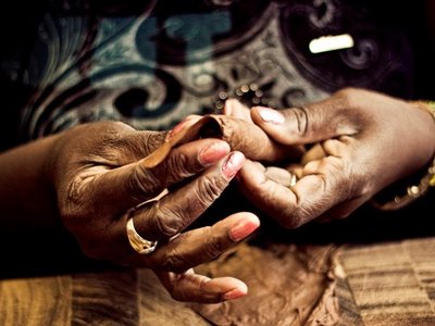 AJ Fernandez trình diễn điếu xì gà lá rộng đầu tiên tại IPCPR