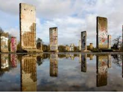 Xì gà và Bức tường Berlin