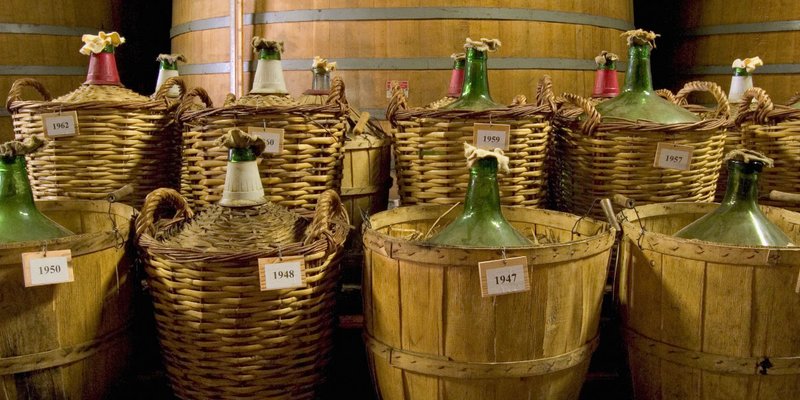 Armagnac: Hướng Dẫn Cơ Bản Về Rượu Mạnh Lâu Đời Nhất Của Pháp