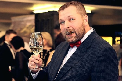 CUỐN SÁCH ĐẦU TIÊN VỀ XÌ GÀ CUBA CỔ ĐIỂN ĐƯỢC XUẤT BẢN TẠI NGA