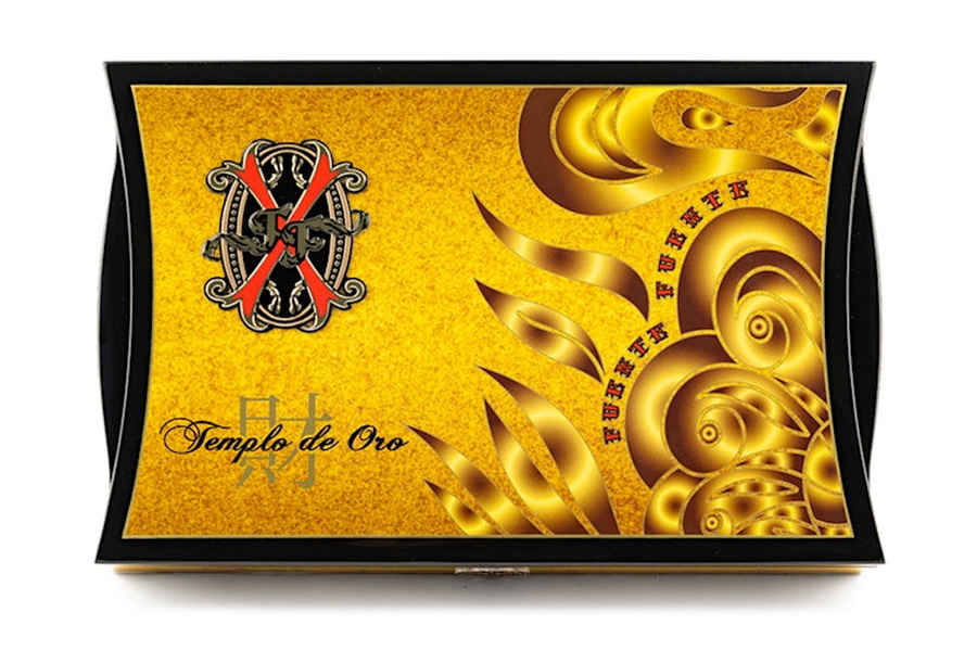 Một chiếc Fuente Fuente OpusX được bao phủ bởi vàng và sự bí ẩn.