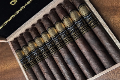 La Flor Dominica Oro Maduro số 5 hướng tới làn khói xanh của Dallas