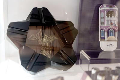Elie Bleu Angel de la Revolución Ashtray ra mắt vào tháng tới
