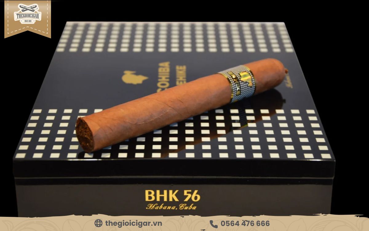 Behike 56 là dòng cigar siêu cao cấp của nhà Cohiba nổi bật với kích thước lớn Behike 56 là dòng cigar siêu cao cấp của nhà Cohiba nổi bật với kích thước lớn